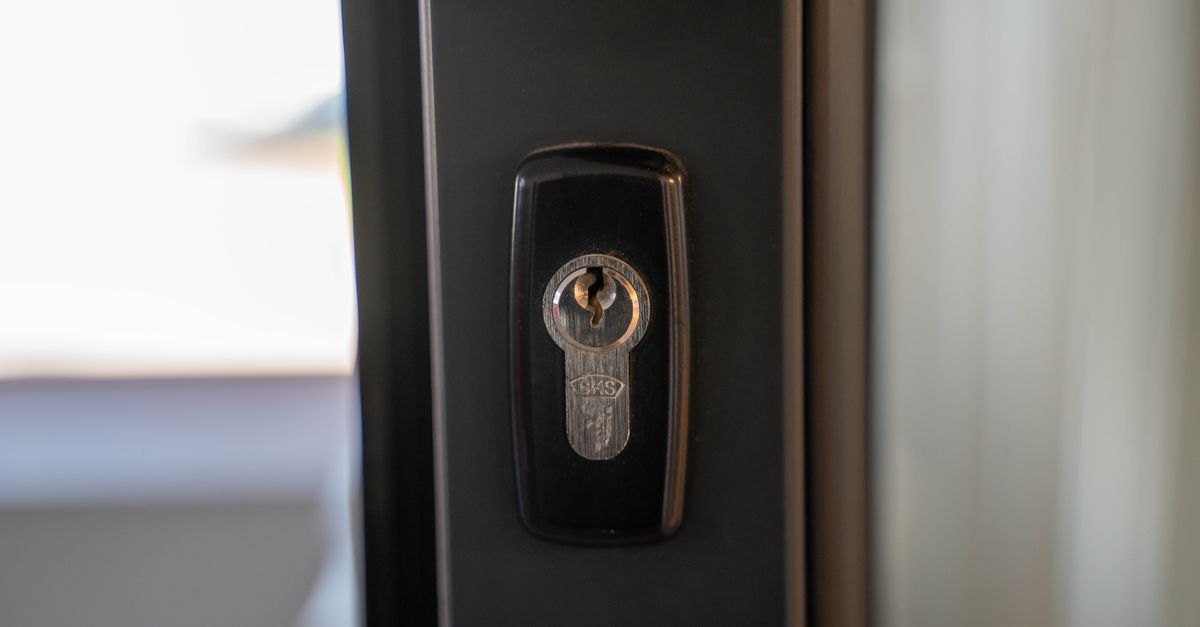 How Much Does a Locksmith Cost in Las Vegas? Real 2024 Price Ranges — Neon Key Locksmith